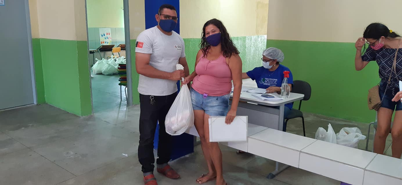 Secretaria de Educação distribui Kits de produtos alimentícios da Merenda Escolar