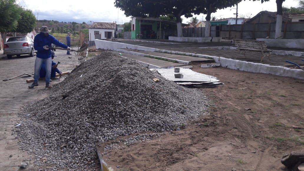 Prefeitura de Caldas Brandão/PB, dá início à obra de reforma da praça pública no centro da cidade