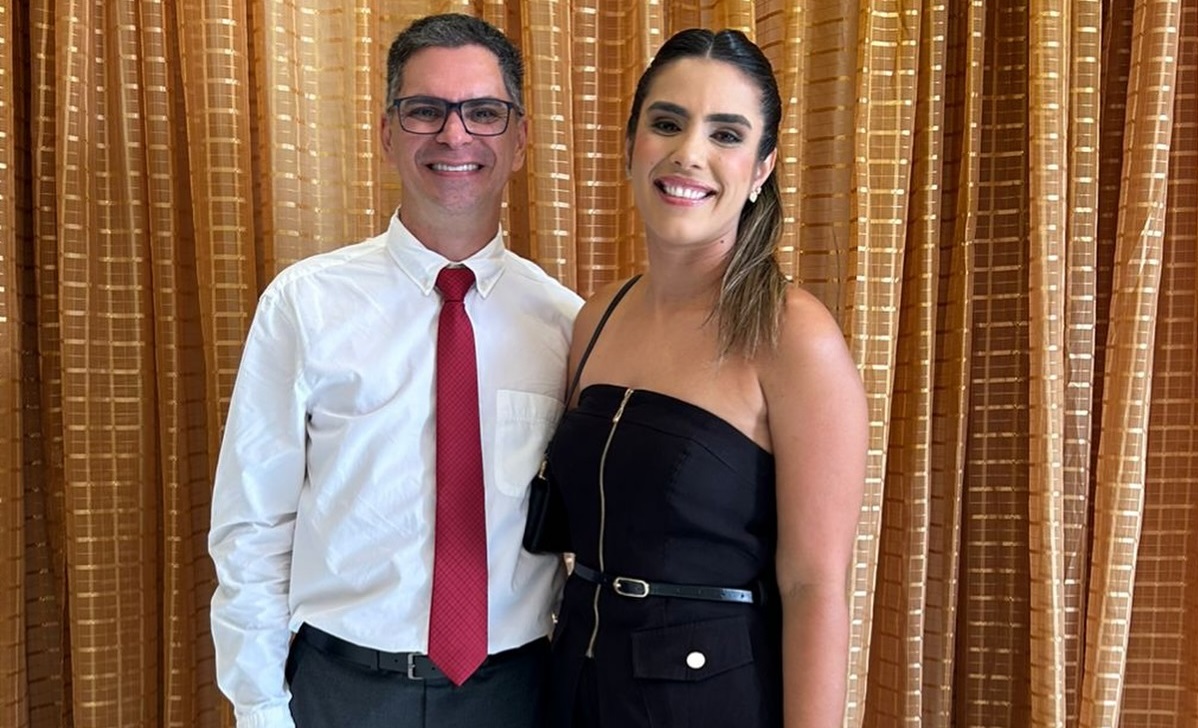 PREFEITO FÁBIO ROLIM PARABENIZA A SECRETÁRIA SABRINA ROLIM PELO SEU ANIVERSÁRIO